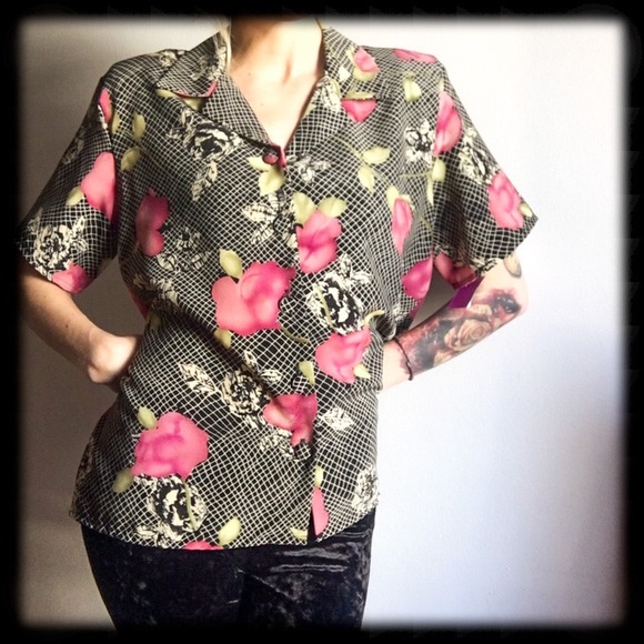 Vintage button down grandmom blouse too - Picture 2 of 3